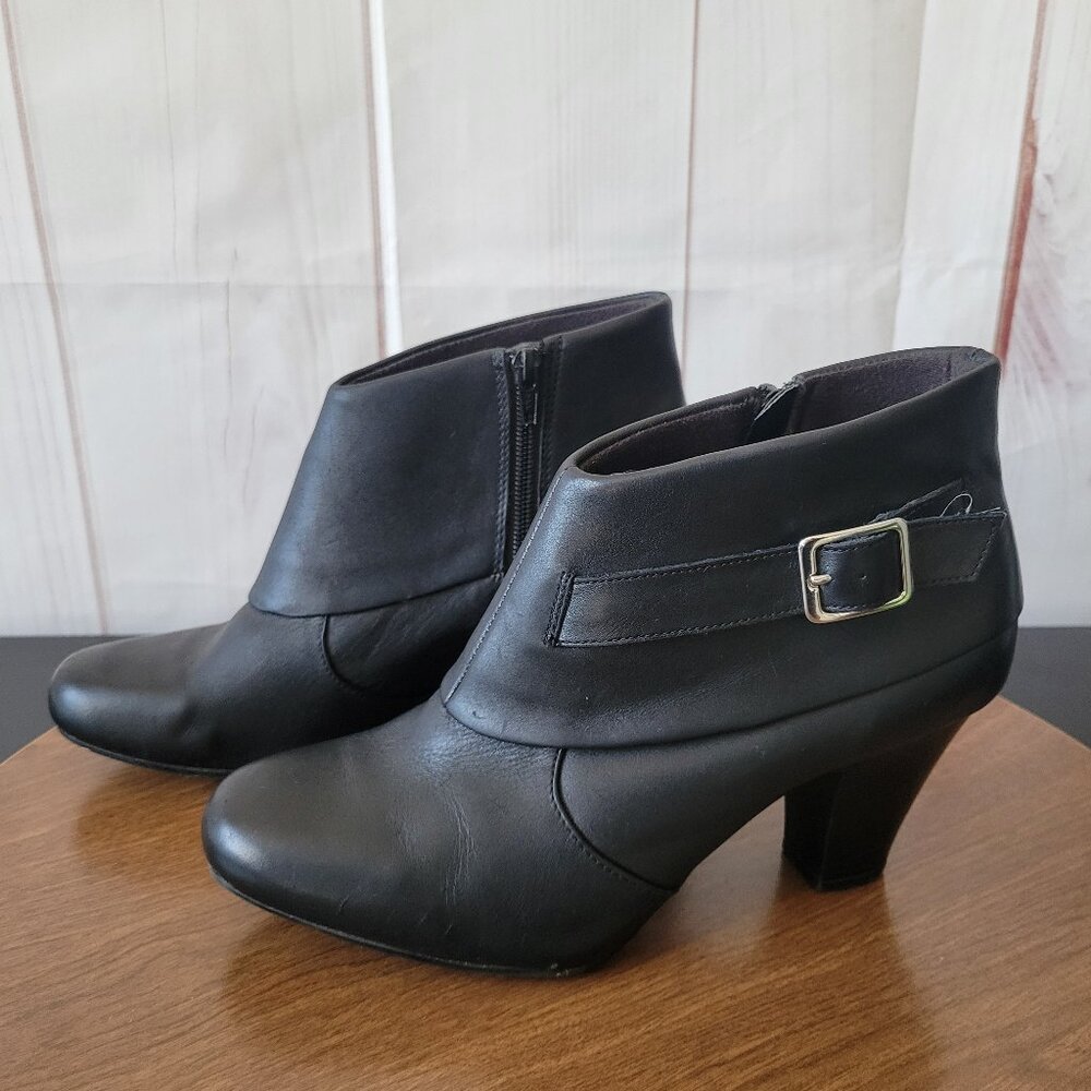 Clarks Black Leather Ankle Boots, Women’s Sz 9.5, Inside Zipper, Style 38774 EUC